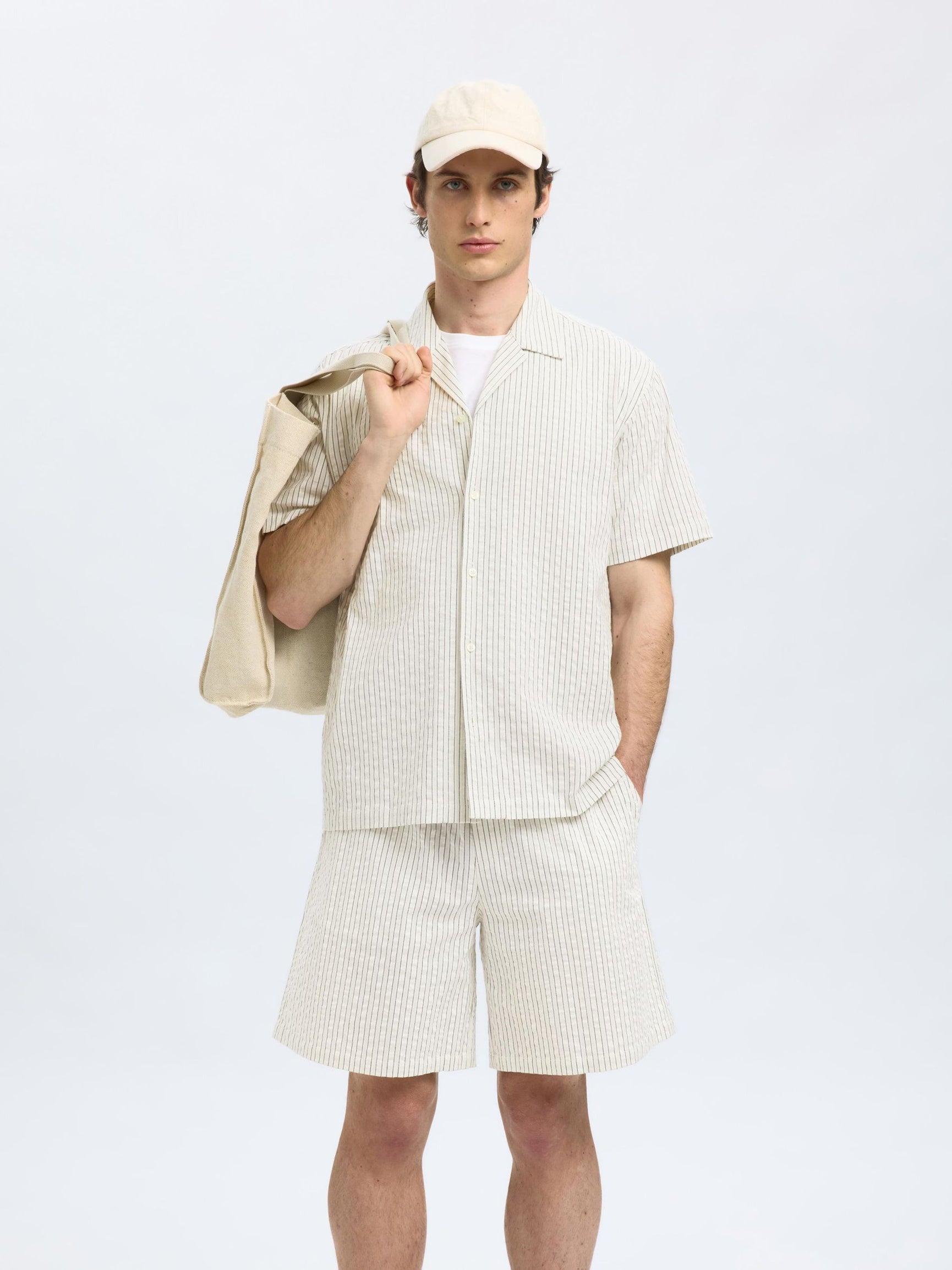 SEERSUCKER SHORT SLEEVED SHIRT